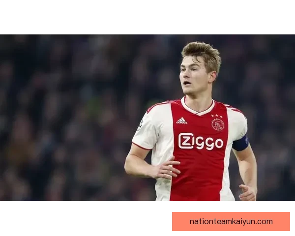 德里赫特战术适配性分析展现出他在球队中的多样化角色与关键影响力